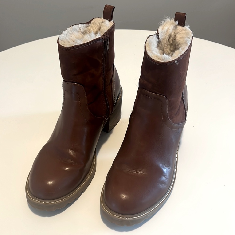 Universal Thread Women’s Brown Vegan Booties